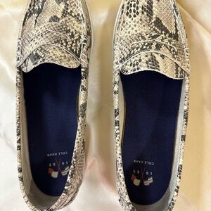Cole Haan women's nantucket loafer.  Size 10B
